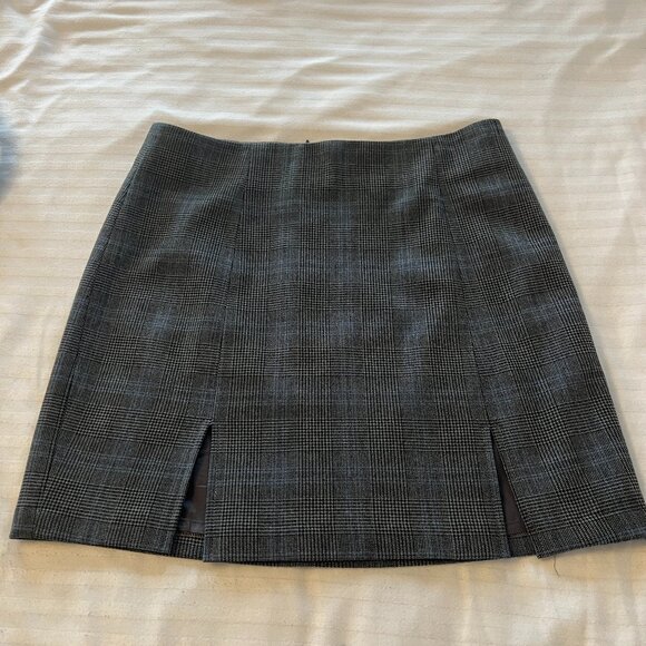 Aritzia Sunday Best Skirt - Picture 1 of 3